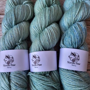 Balance Pfefferminzhauch - Handgefärbtes Merino-Tencel Sommergarn - Nordic Paw Yarns