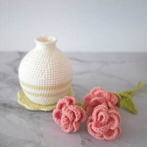 Rose vase crochet pattern/ Amigurumi pattern image 3