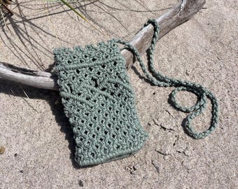 Handgemachte Macrame Handytasche: Grünlich-graue Boho Crossbody Geldbörse