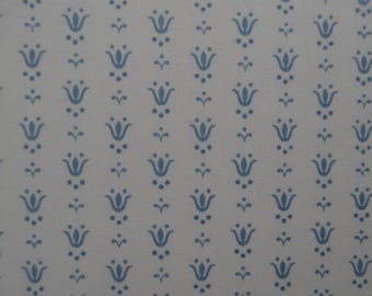 BLUE & WHITE CHINTZ / Vintage, 100% Cotton Lightweight / Tiny Tulips / Shabby Chic Cottage Granny Core Grandmillennial