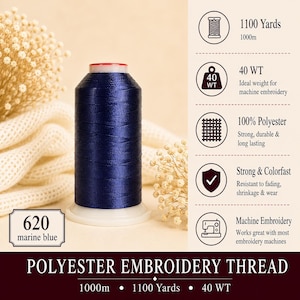 K&ouml;nnte beinhalten: Eine Spule marineblaues Polyester-Stickgarn mit der Kennzeichnung 620. Das Garn ist 1000m lang, hat ein Gewicht von 40 WT und besteht aus 100% Polyester. Es ist rei&szlig;fest, farbecht und f&uuml;r den Einsatz mit Stickmaschinen geeignet.