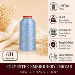 K&ouml;nnte beinhalten: Eine Spule mit babyblauem Polyester-Stickgarn, beschriftet mit 631. Die Spule enth&auml;lt 1000m Garn der St&auml;rke 40 WT. Das Bild enth&auml;lt Text mit Spezifikationen wie 100% Polyester-Zusammensetzung, Farbechtheit und Eignung f&uuml;r Stickmaschinen.