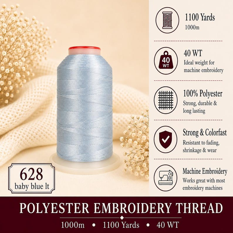 K&ouml;nnte beinhalten: Eine Spule mit babyblauem Polyester-Stickgarn, gekennzeichnet mit 628. Die Spule enth&auml;lt 1100 Yards oder 1000 Meter 40 WT Garn. Das Produkt wird als stark, farbecht und best&auml;ndig gegen Ausbleichen, Einlaufen und Abnutzung f&uuml;r Maschinenstickerei beschrieben.