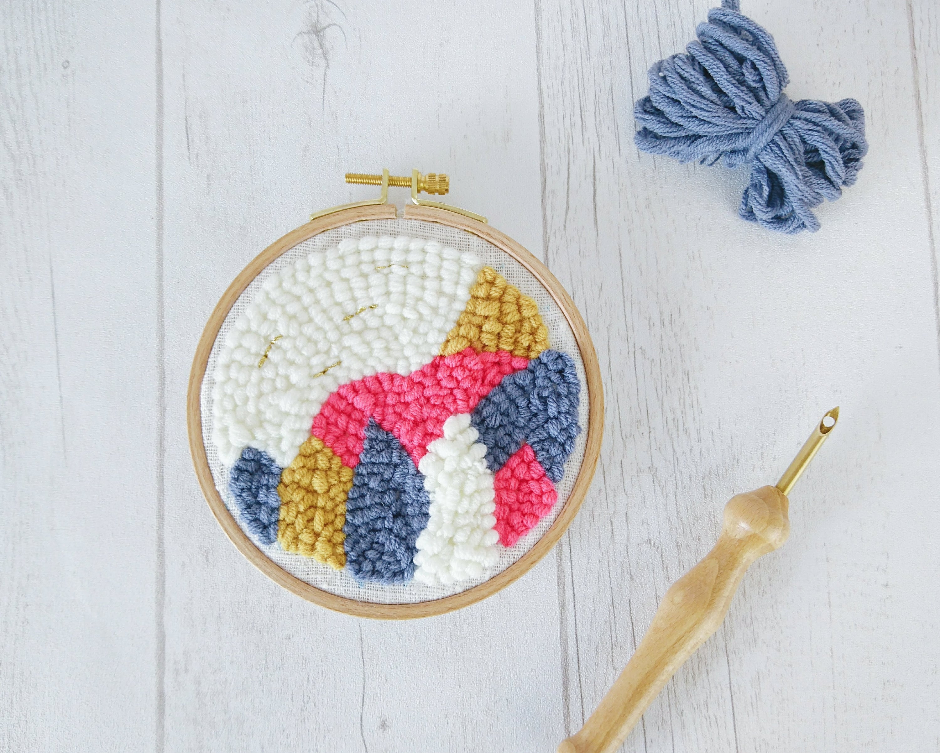 Tambour Art Abstrait en Punch Needle