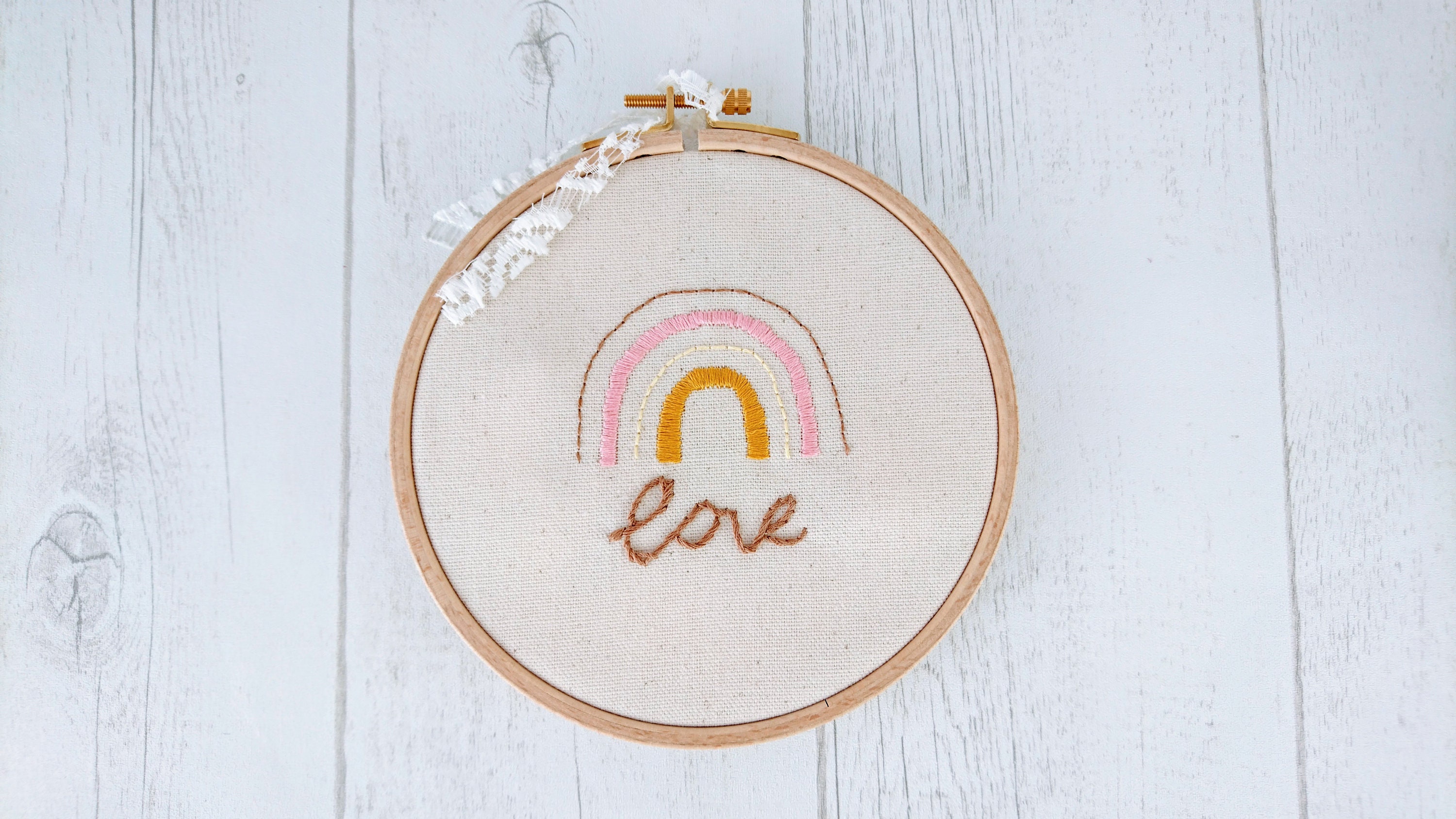 Décoration Murale Arc-En-Ciel Brodé