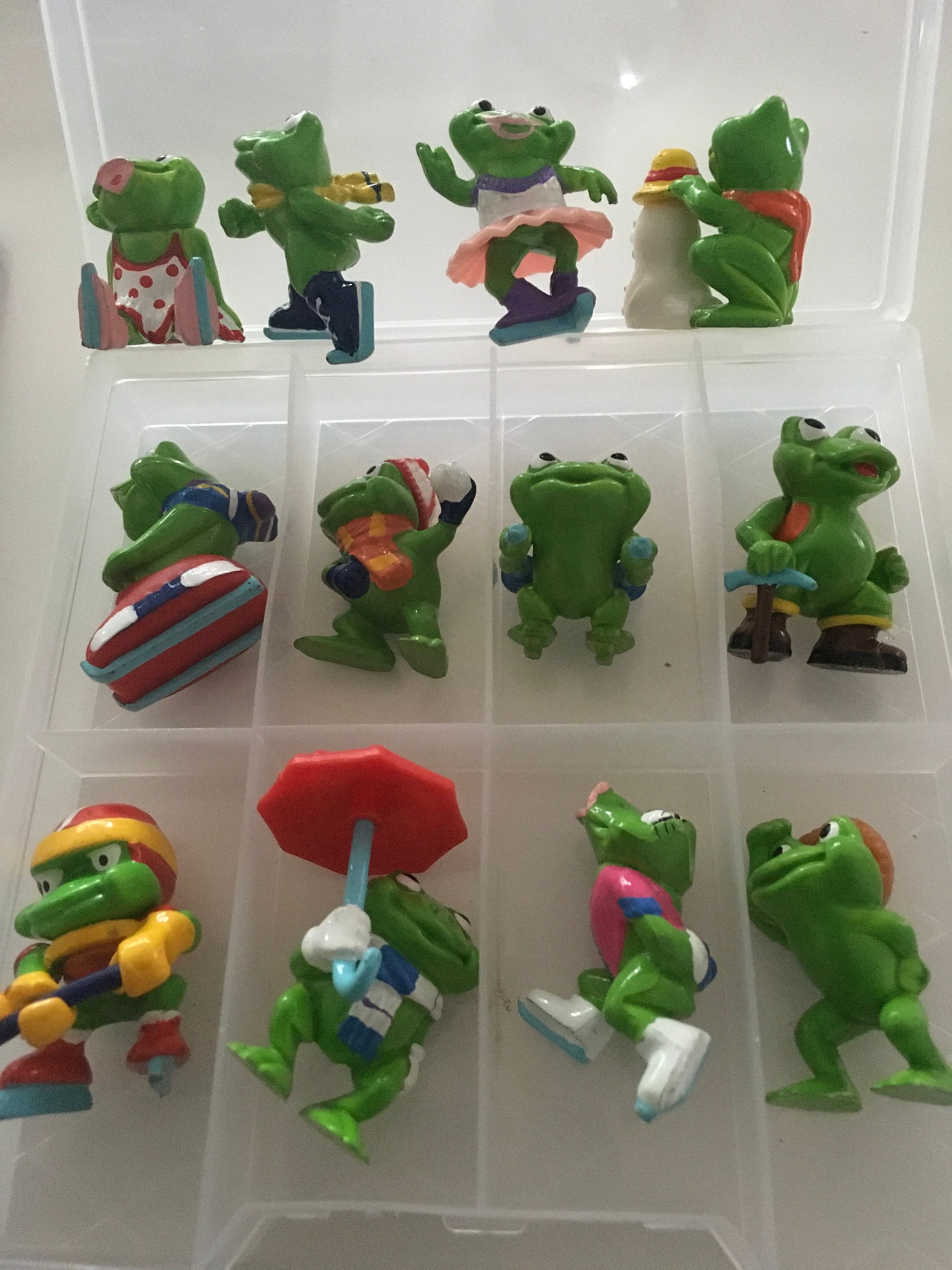 その他 Kinder Surprise Mini Splash Funny Frosch Set of 12 Figures Ferrero Frog Kinder Vintage 1993 Mini Splash