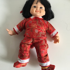 Poupee asiatique sale