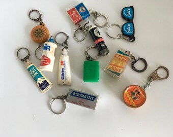 Set von 11 vintage Schlüsselanhängern 1970 ( butter Steenvoorde/leclanche/Gibbs/bonbel/mont-blanc/krys…)