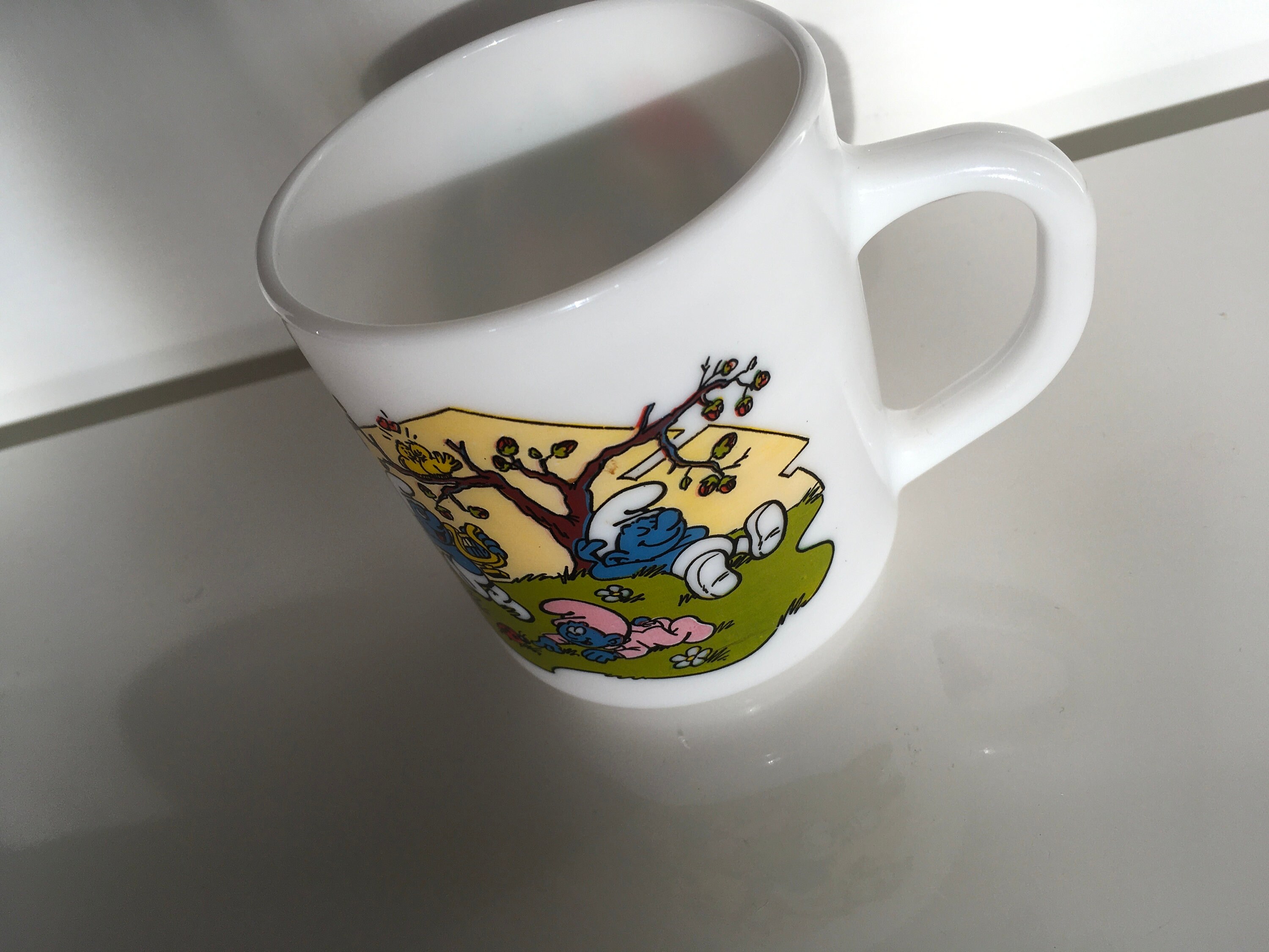 Mug / Tasse Arcopal France - Décor Singe, Canard, Chat - Hauteur 8,8 Cm, Diamètre 7 Cm - Occasion En Bon état - Vintage Français