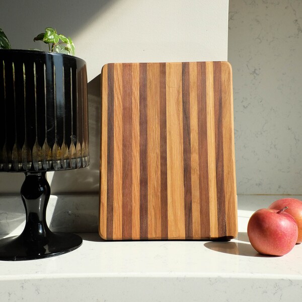 Tabla de cortar roble americano reciclado y nogal, tabla de corte de madera hecha a mano, bloque de servicio de madera