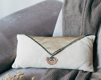 Coussin fait main unique avec dentelle brodée à l'aiguille géographique sur tissu spécial, coussin décoratif pour la maison