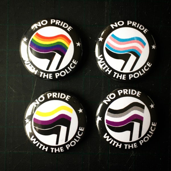 3 „No Pride With the Police“ pins of your choice