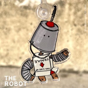 Könnte beinhalten: Ein Cartoon-Roboter mit einem Eimer als Kopf und einer Kiste mit den Worten "This Side Up" und "Fragile" darauf. Der Roboter hat einen roten Knopf auf dem Kopf und einen grau-weiß gestreiften Arm.