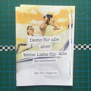 Può includere: Una copertina di libro in stile vintage con sfondo giallo e blu che presenta una coppia che guarda attraverso un binocolo. Il testo sulla copertina recita "Demo für alle aber keine Liebe für alle. Ein Demobereich Von Yori Gagarin".