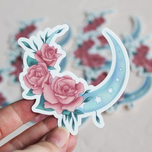 Autocollant croissant de lune floral, Roses, Lune bleue, Collant vinyle, Collant grimoire de sorcière, Autocollant witchy, Céleste, Fleurs