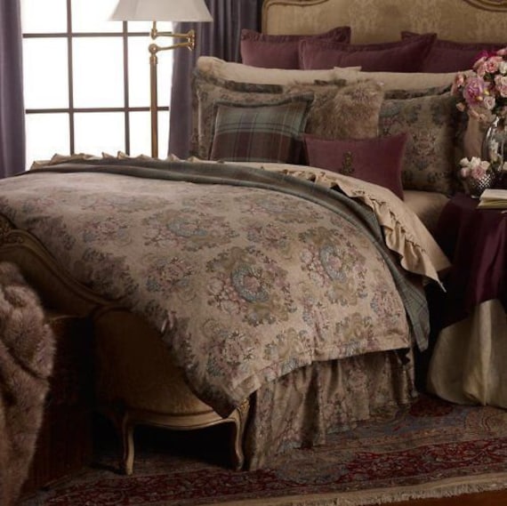 Ralph Lauren Margeaux Medallion Plum KING SIZE Comforter / Duvet