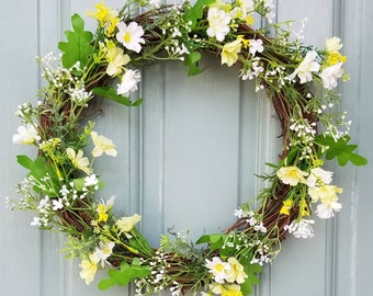 White daisies and gypsophila   door wreath/ all year round/ summer wreath/ spring wreath// farmhouse/rustic wreath/ Mother's day gift