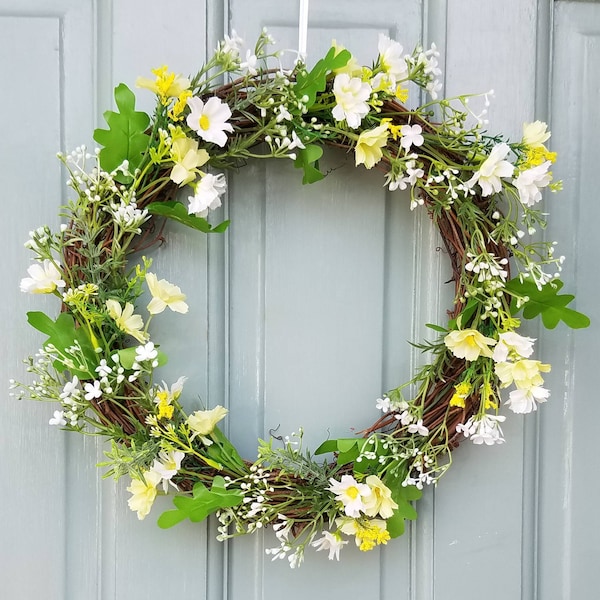 White daisies and gypsophila   door wreath/ all year round/ summer wreath/ spring wreath// farmhouse/rustic wreath/ Mother's day gift