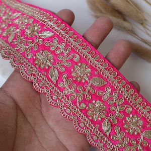 Pink & Gold Zari Bestickte Spitze: Ausgebogte Sari Borte