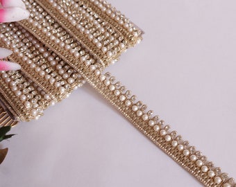 Precioso ribete estrecho dorado con perlas y pedrería de cristal, encaje de borde Dupatta Saree, encaje bordado indio de 1,5 cm de ancho