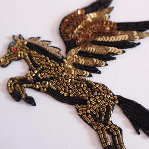 Metallic gouden eenhoornapplicatiepatches: Indiaas geborduurd opnaaiwerk (paar)