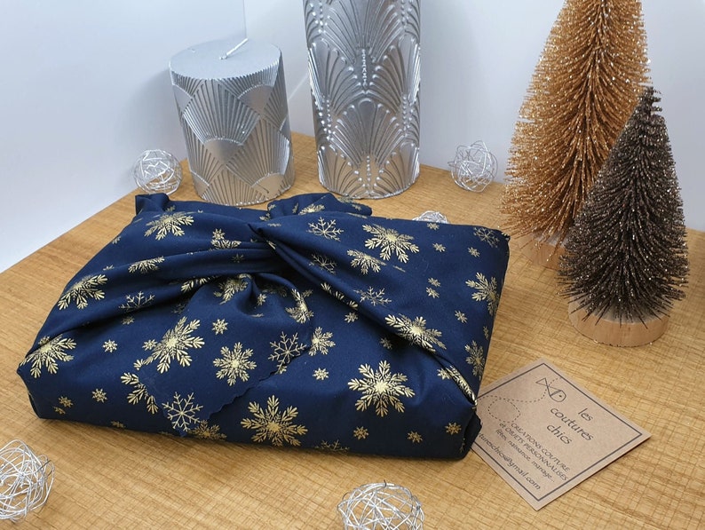 Emballage cadeau en tissu réutilisable Furoshiki zéro déchet Emballage cadeau noel en tissu Paquet cadeau en tissu bleu flocon or