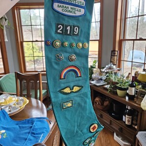 Vintage 1991 Girl Scouts Wardrobe / Patches Green Sash