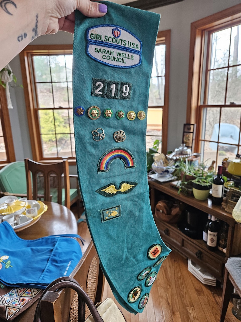 Vintage 1991 Girl Scouts Wardrobe / Patches Green Sash