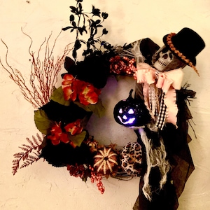 Scary Lighted Halloween Wreath, Spooky Victorian Haunted House Wreath, Spooky Black Goth Skull Wreath, Scary Halloween Decor