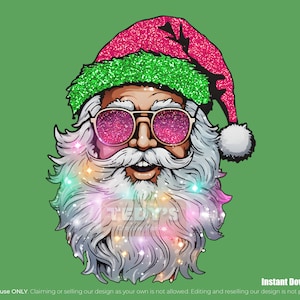 Op de afbeelding: Een digitale illustratie van de Kerstman met een zonnebril en een roze glitterhoed met een groene glitterrand. Zijn witte baard is versierd met kleurrijke lichtjes. De afbeelding staat tegen een groene achtergrond. De tekst op de afbeelding luidt "Direct downloaden".