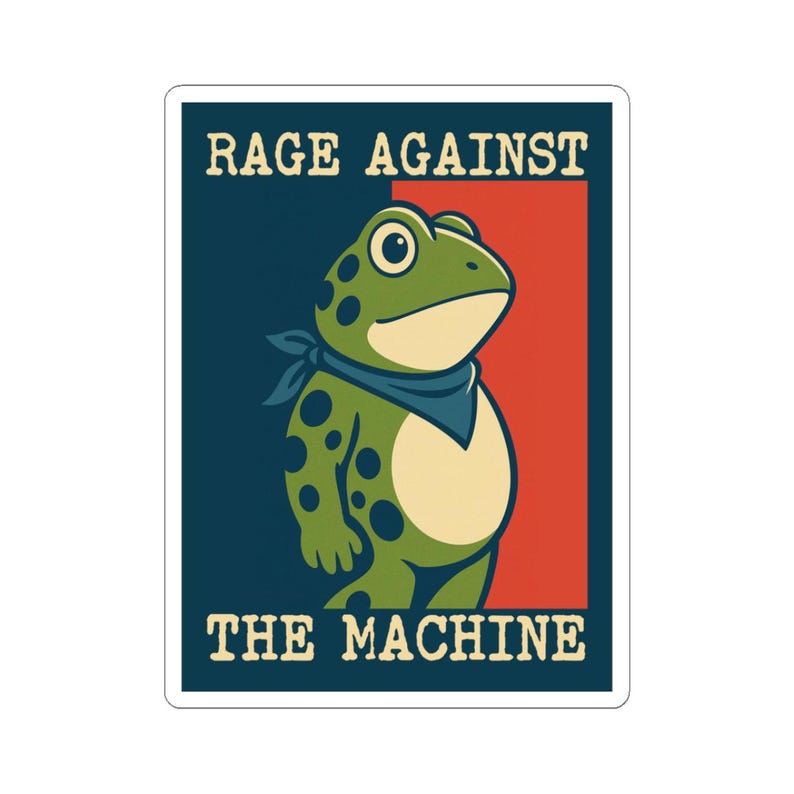 Op de afbeelding: Een sticker met een cartoonkikker met een blauwe bandana, groene huid en zwarte vlekken. De tekst "RAGE AGAINST THE MACHINE" wordt in witte blokletters weergegeven tegen een marineblauwe en rode achtergrond.