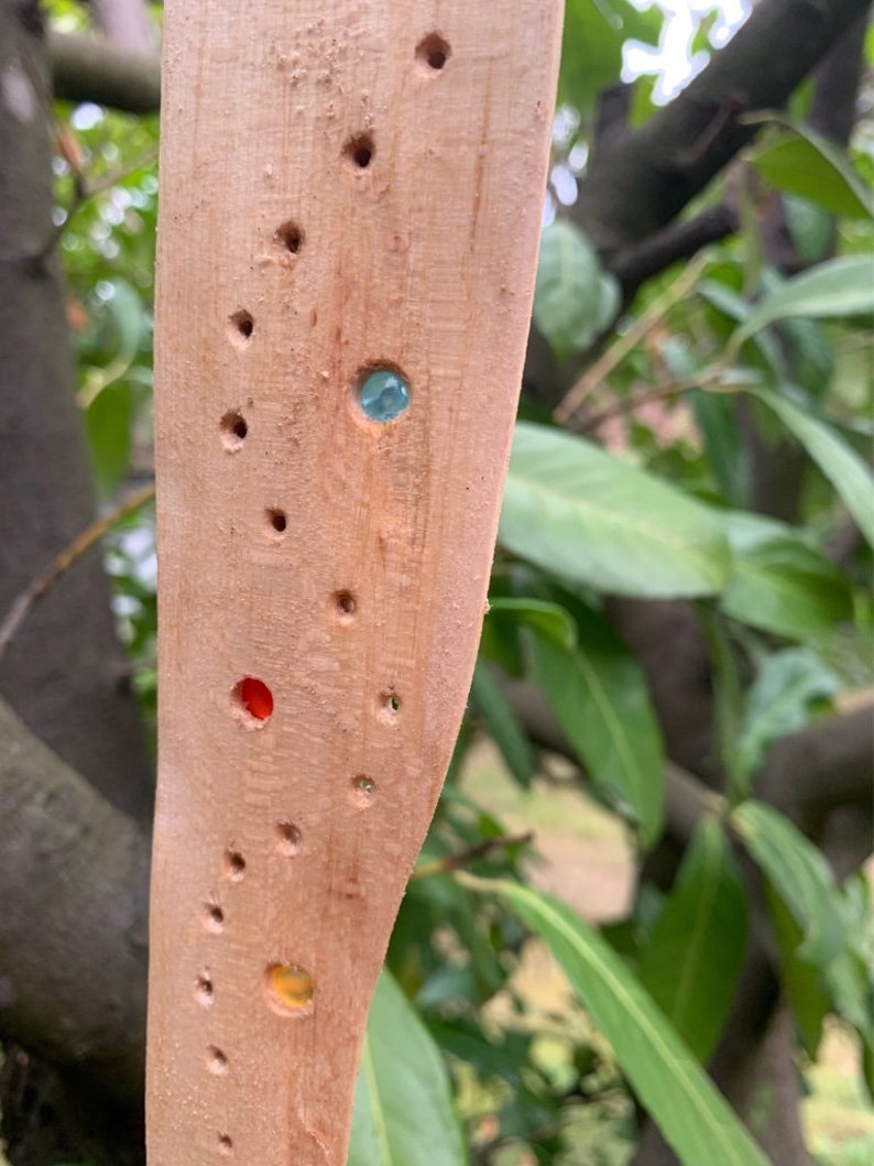 Stele zum Hängen aus Buchenholz und Glas, Fensterdeko aus Holz