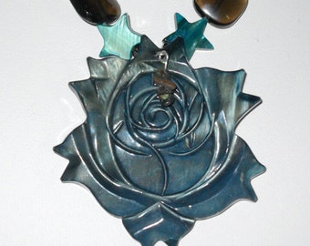 Rose Pendant Necklace