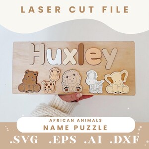 Könnte beinhalten: Holzpuzzle mit dem Namen "Huxley" und Tierpuzzle-Teilen. Das Puzzle enthält ein Nilpferd, eine Giraffe, einen Löwen, ein Zebra und einen Elefanten. Der Text "LASER CUT FILE" und "AFRICAN ANIMALS NAME PUZZLE" sind ebenfalls sichtbar.