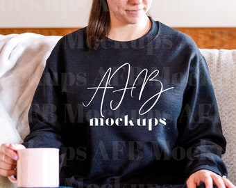 Gildan 18000 Nero Felpa Mockup, Modello Mockup 18000 Nero, Gildan 18000 Nero, Felpa Mockup, Lifestyle Mockup 18000, Nero Gildan