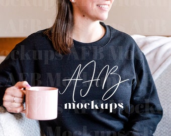 Gildan 18000 Nero Felpa Mockup, Modello Mockup 18000 Nero, Gildan 18000 Nero, Felpa Mockup, Lifestyle Mockup 18000, Nero