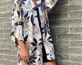 Kimono com estampa floral, presente ideal para o Dia das Mães; jaqueta kimono; vestido kimono; saída de praia; cardigã kimono; kimono boho; roupa feminina.