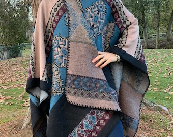 Poncho feminino de lã para o inverno – Xale/Capa estilo boho patchwork, agasalho boho aconchegante e quentinho, presente para ela.