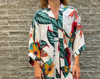 Kimono com estampa havaiana, ideal para presentear uma mulher. Jaqueta kimono, cardigã kimono, kimono boho, saída de praia de verão, roupa casual feminina, saída de praia.