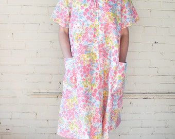1970s Floral Caftan, Vintage House Robe, Vintage Casual Dress, Cap Sleeve Dress with Pockets, Small Medium