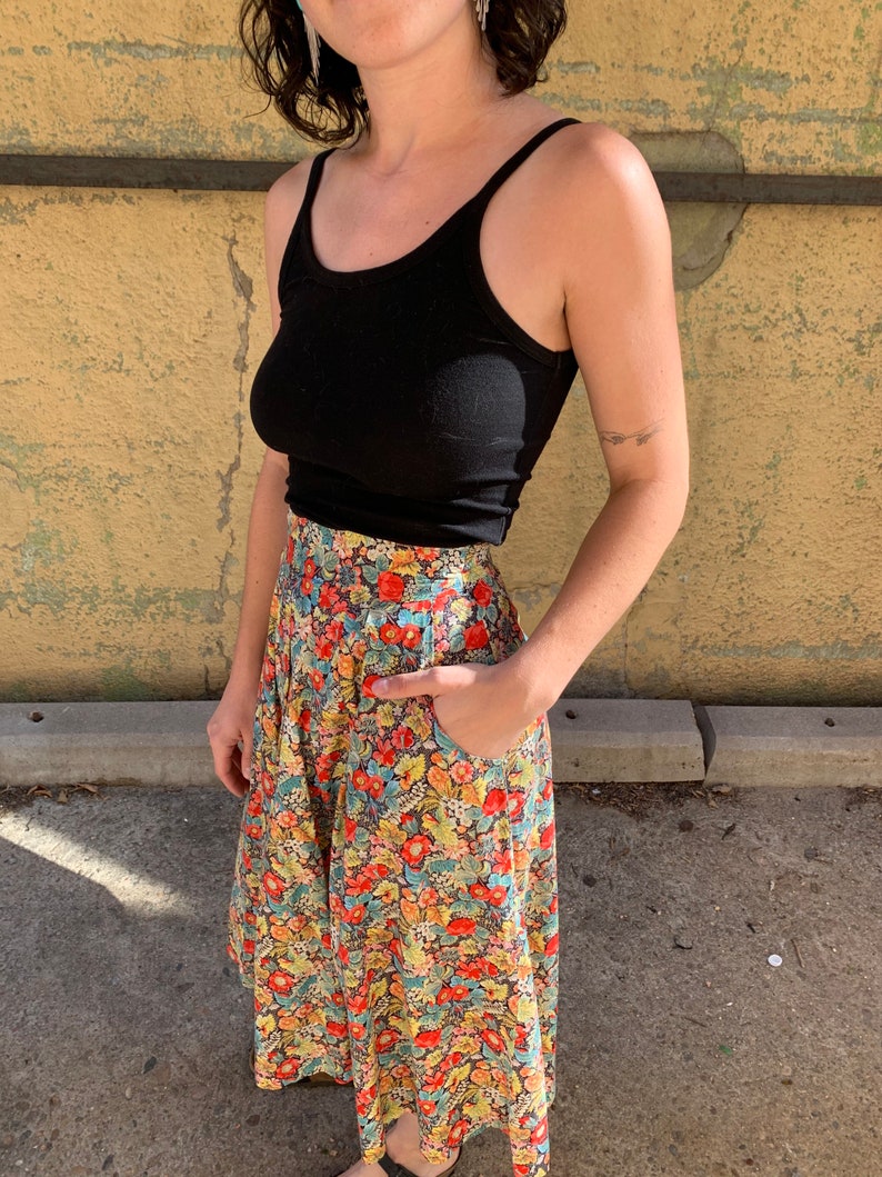 Floral Skirt Made by Its Magic Womens Spring Summer Floral Skirt Size Xsmall 1980s Skirt with POCKETS 24 Waist