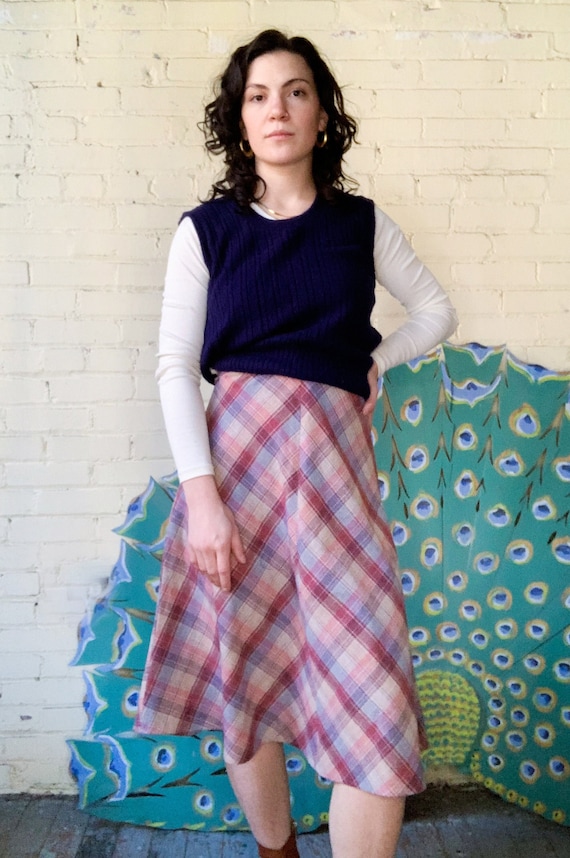 1970s Vintage Pink Plaid Wool Skirt / Preppy High… - image 1