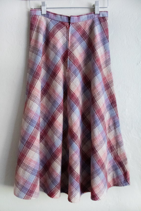 1970s Vintage Pink Plaid Wool Skirt / Preppy High… - image 6