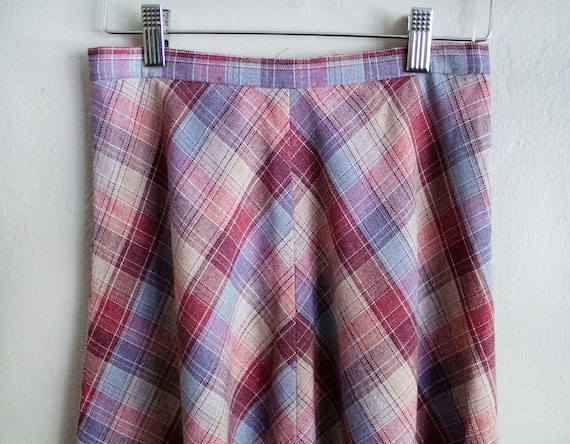 1970s Vintage Pink Plaid Wool Skirt / Preppy High… - image 4