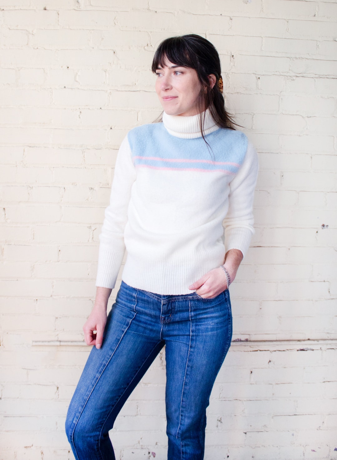 Vintage 1970s White Turtleneck Sweater M – Pink Blue Stripe Cowl