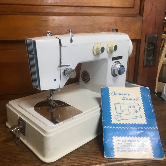 Vintage Dressmaker Model 5700 Zigzag Sewing Machine Made by Etsy