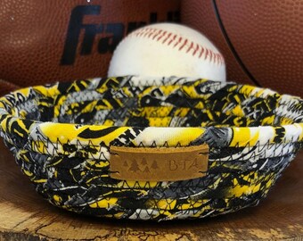 Birthday Gift University of Michigan Wolverine colors,U of M gift for sports fan Pocket Dump Bowl Handmade unique gift Key Basket