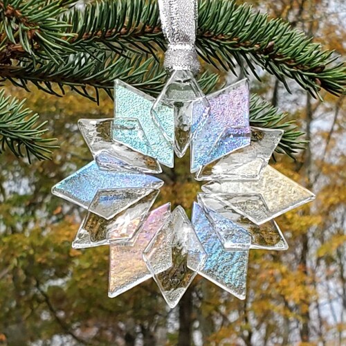 Ornement de flocon de neige, verre fusionné, fait main, unique, fabriqué à la main, verre, attrape-soleil