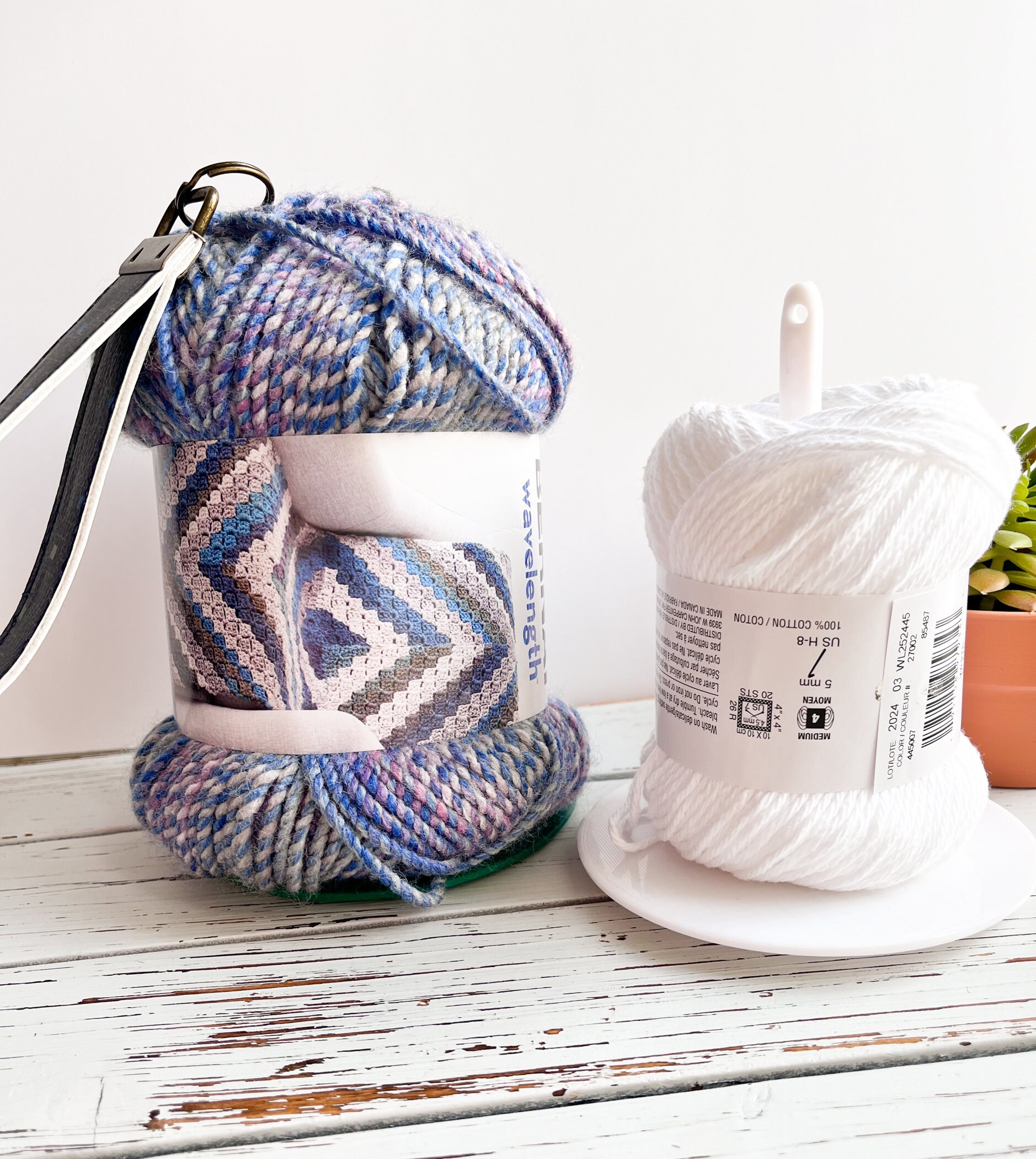 Wooden Magnetic Yarn Holder - Spinning Yarn Stand For Knitting & Crocheting With Anti-Slip Pads