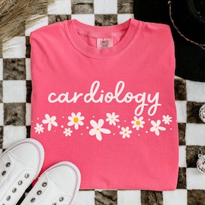 Maglietta per cardiologia, maglietta per cardiologo Comfort Colors, regalo di laurea per studenti di cardiologia, regalo per infermieri del CVICU, regalo per cardiologo vascolare